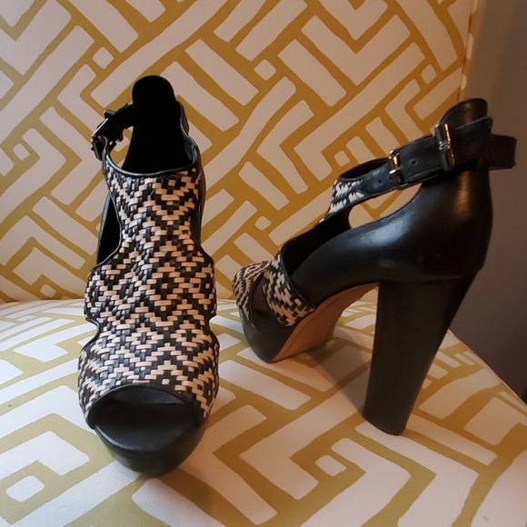 Open Toe with buckle Heels - Picture 2 of 3